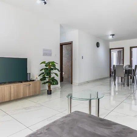 アパート Budget In Msida By Sf Homes